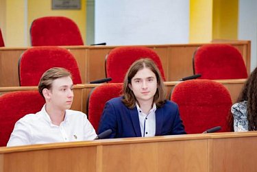 Сегодня Заксобрание было открыто для студентов 